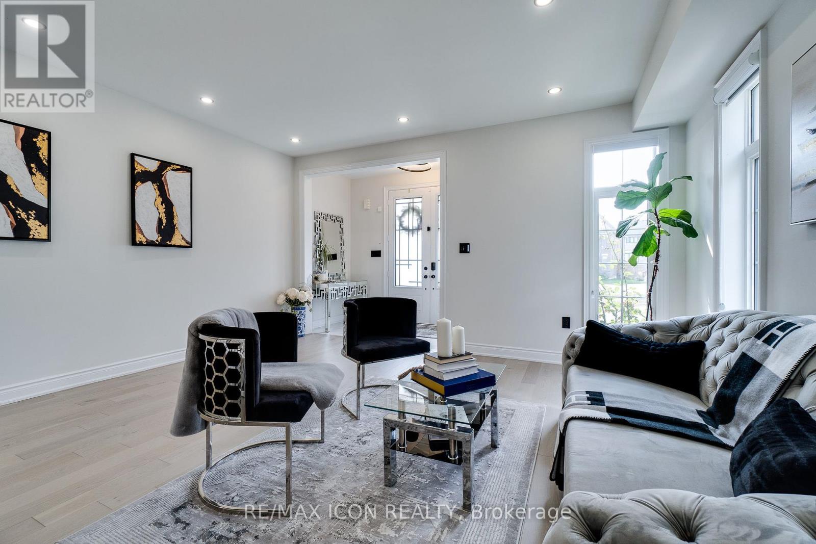 904 Forest Creek Court, Kitchener, Ontario  N2R 0M6 - Photo 10 - X12416806