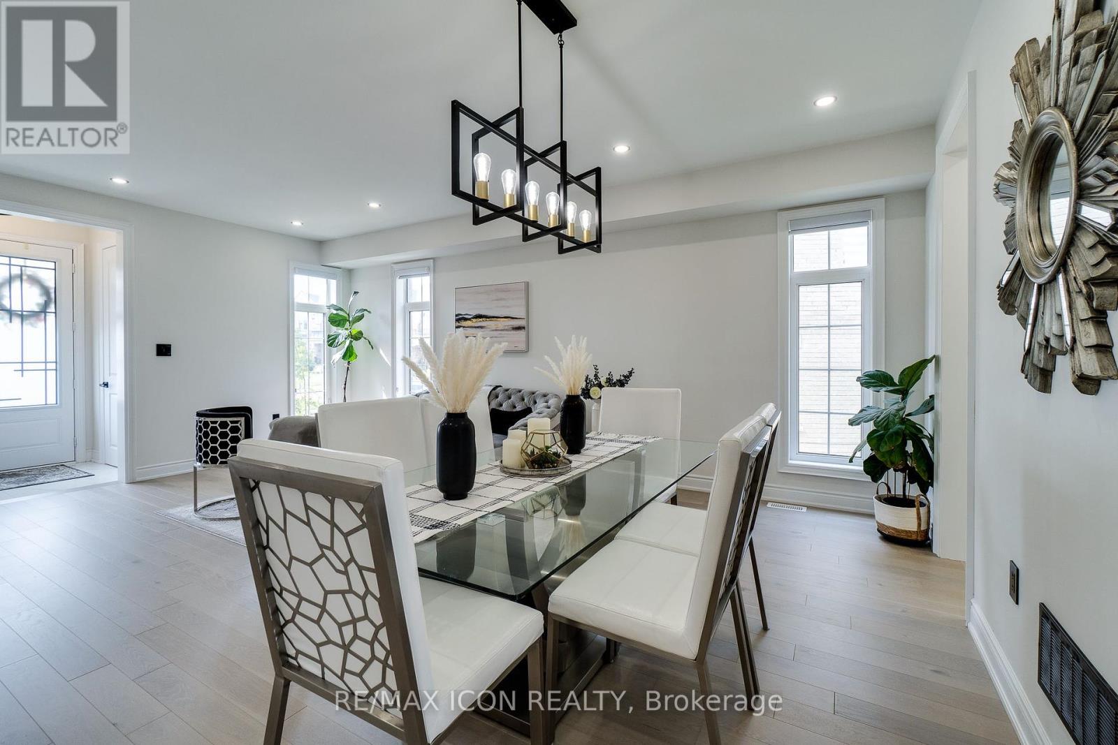 904 Forest Creek Court, Kitchener, Ontario  N2R 0M6 - Photo 11 - X12416806