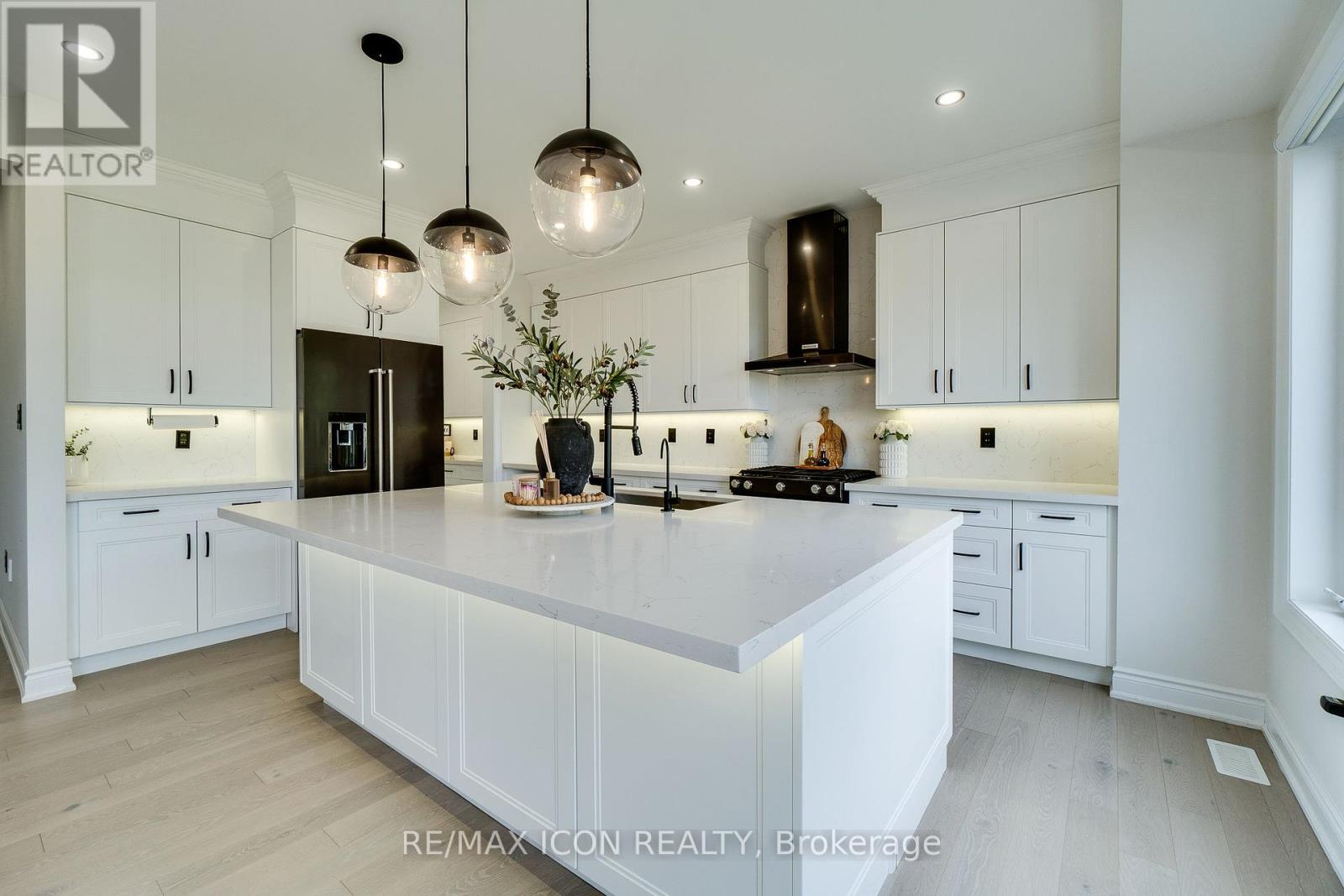 904 Forest Creek Court, Kitchener, Ontario  N2R 0M6 - Photo 20 - X12416806