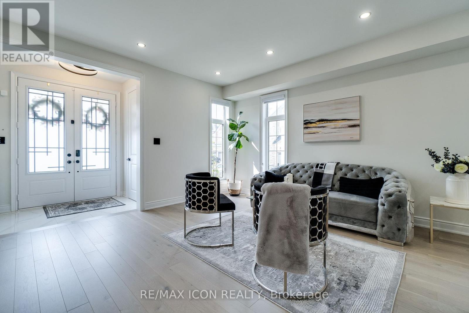 904 Forest Creek Court, Kitchener, Ontario  N2R 0M6 - Photo 9 - X12416806