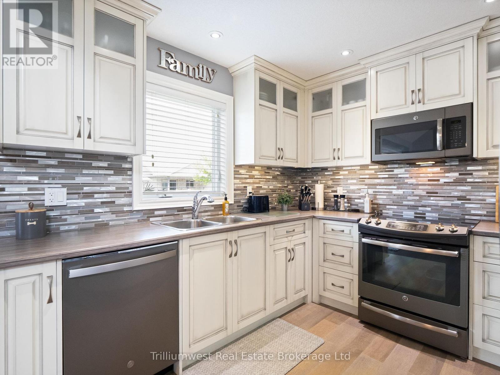 112 Ruby's Crescent, Wellington North, Ontario  N0G 2L2 - Photo 13 - X12416837