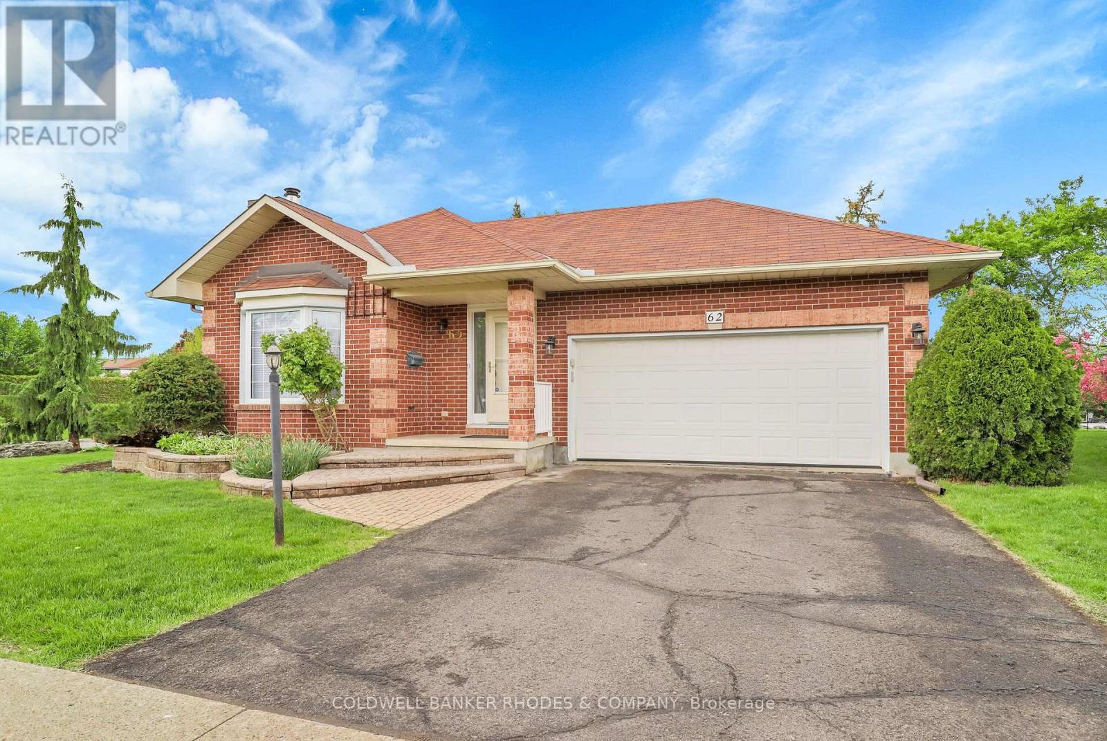 62 Beechfern Drive, Ottawa, Ontario  K2S 1E3 - Photo 2 - X12416830