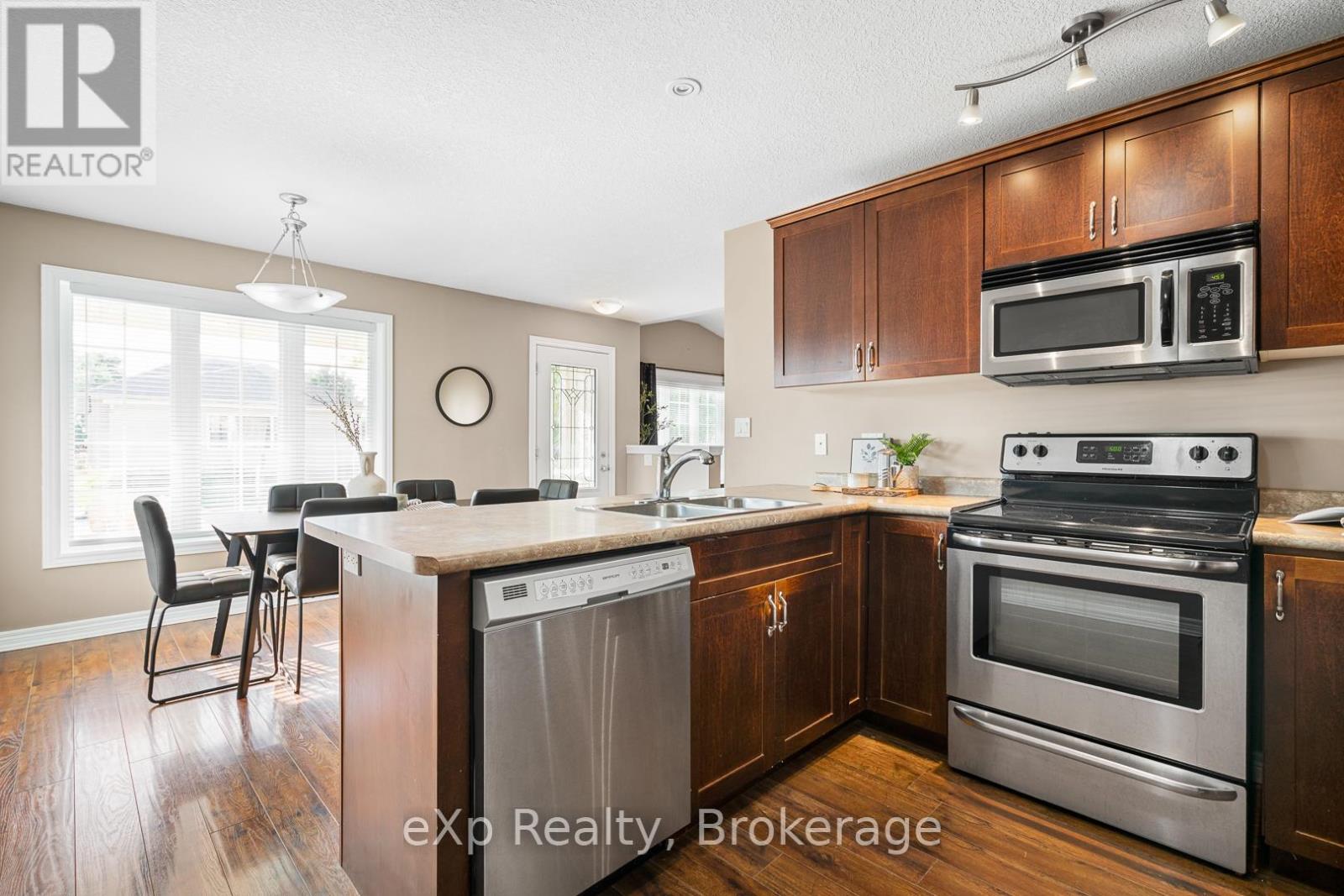 447 Countess Street S, West Grey, Ontario  N0G 1R0 - Photo 7 - X12416848