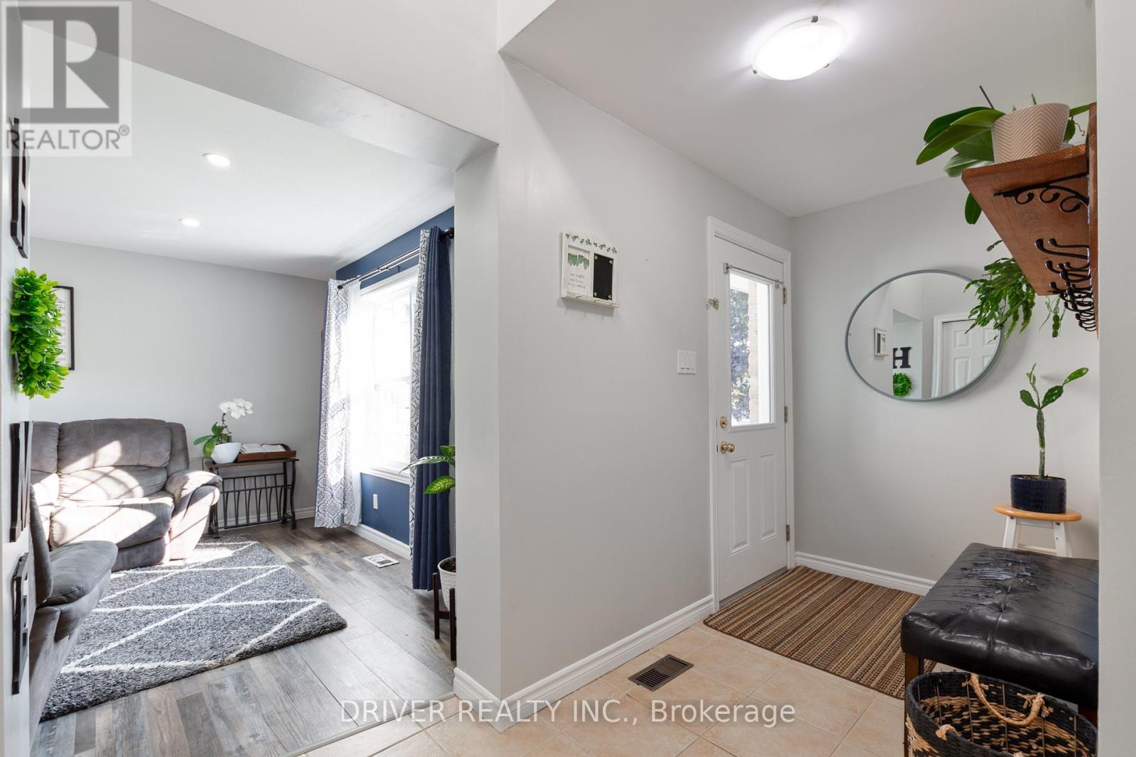 12 Tara Court, Aylmer, Ontario  N5H 3C1 - Photo 5 - X12416847