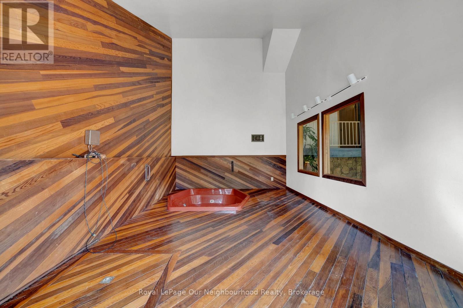 9 Columbus Street S, Kawartha Lakes, Ontario  K9V 0J9 - Photo 32 - X12415248