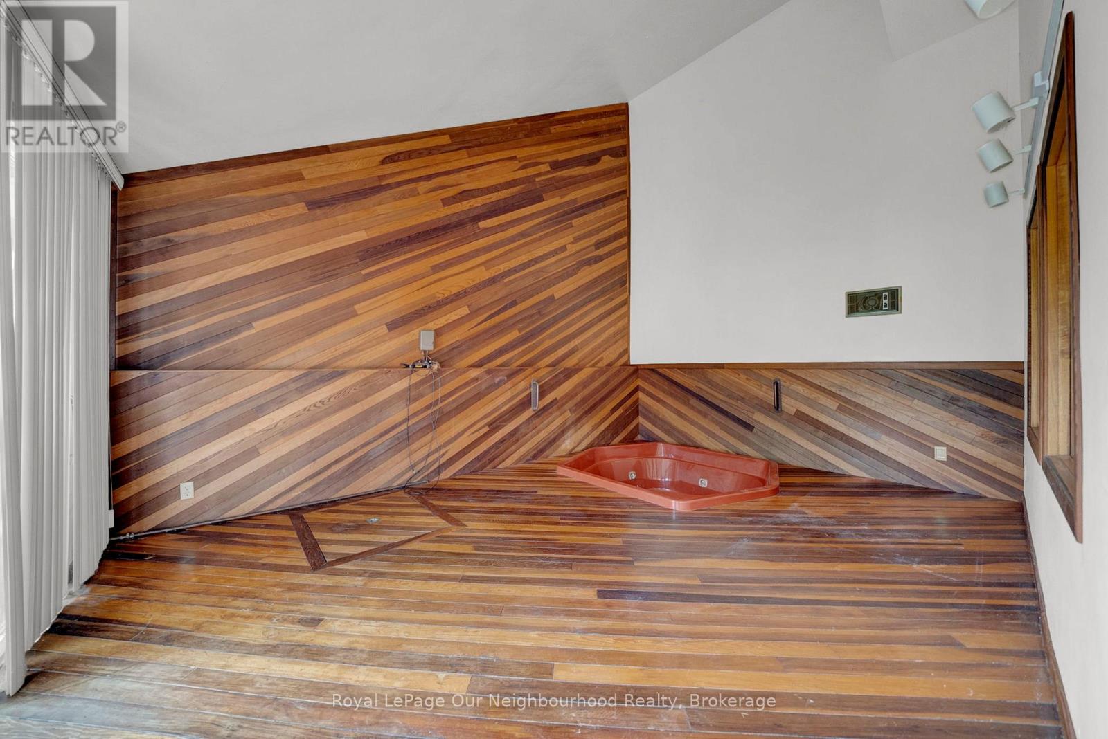 9 Columbus Street S, Kawartha Lakes, Ontario  K9V 0J9 - Photo 33 - X12415248