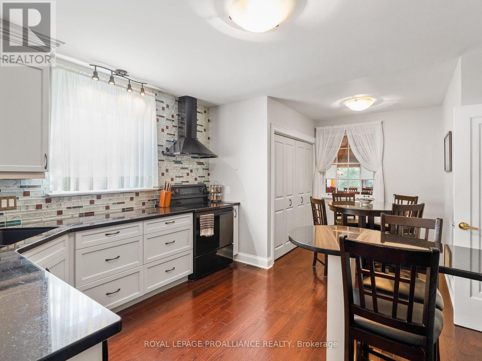 319 Walton Street, Cobourg, Ontario  K9A 3X1 - Photo 14 - X12408750