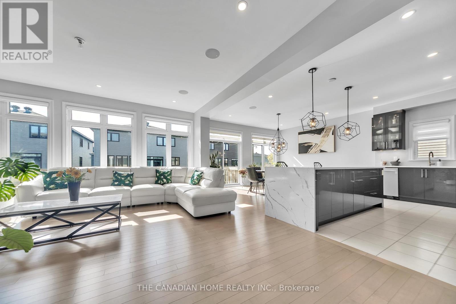 711 Moonflower Crescent, Ottawa, Ontario  K1T 0X8 - Photo 2 - X12416887