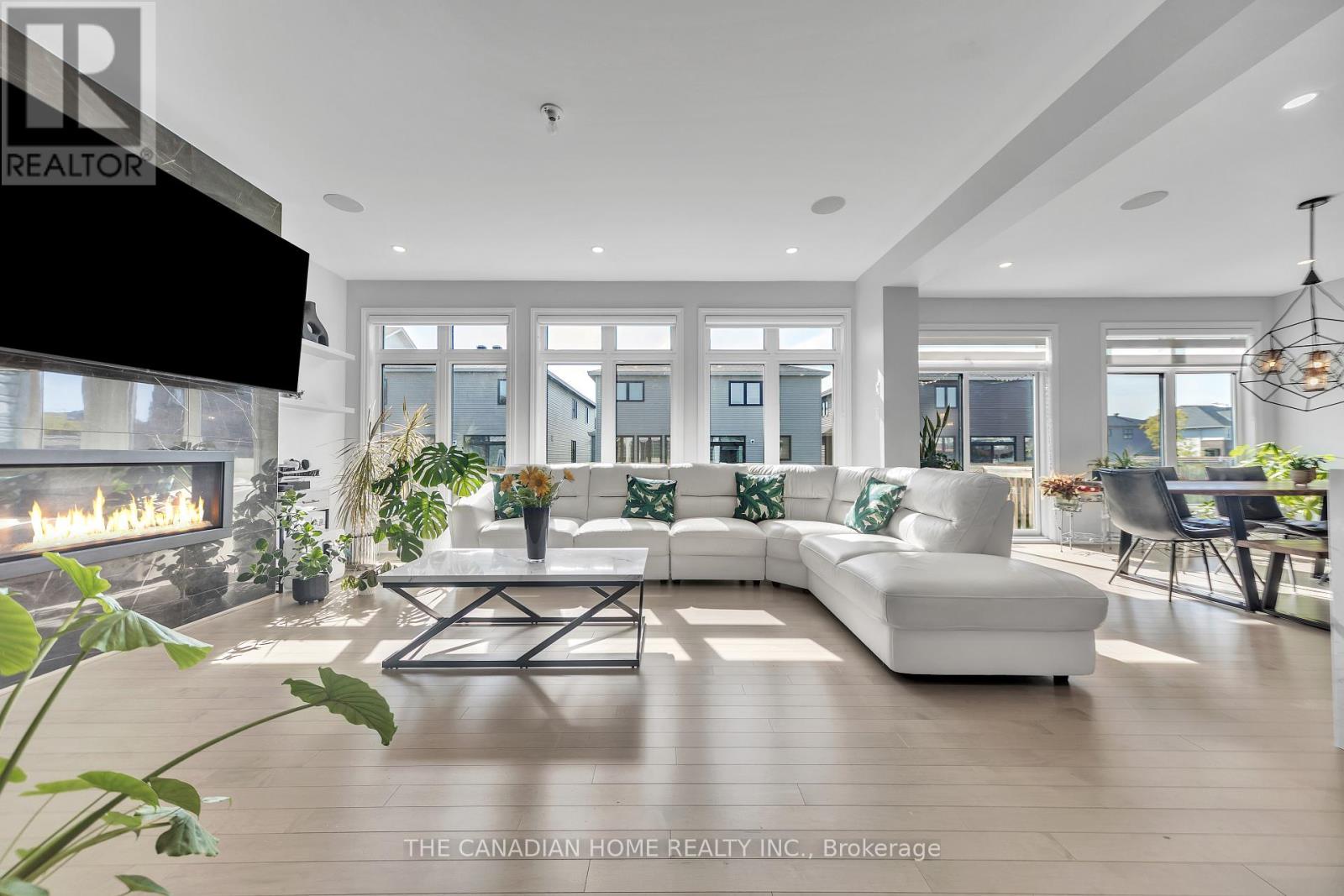711 Moonflower Crescent, Ottawa, Ontario  K1T 0X8 - Photo 4 - X12416887