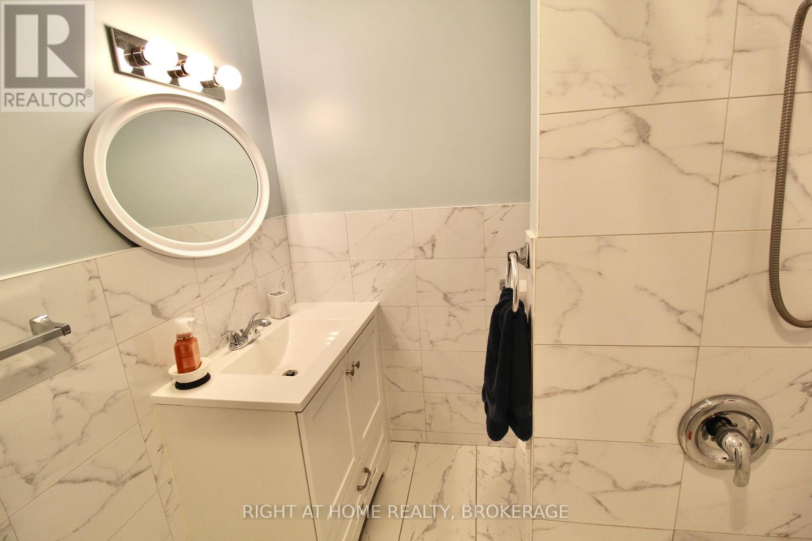 94 Canada Street, Hamilton, Ontario  L8P 1P3 - Photo 10 - X12416889