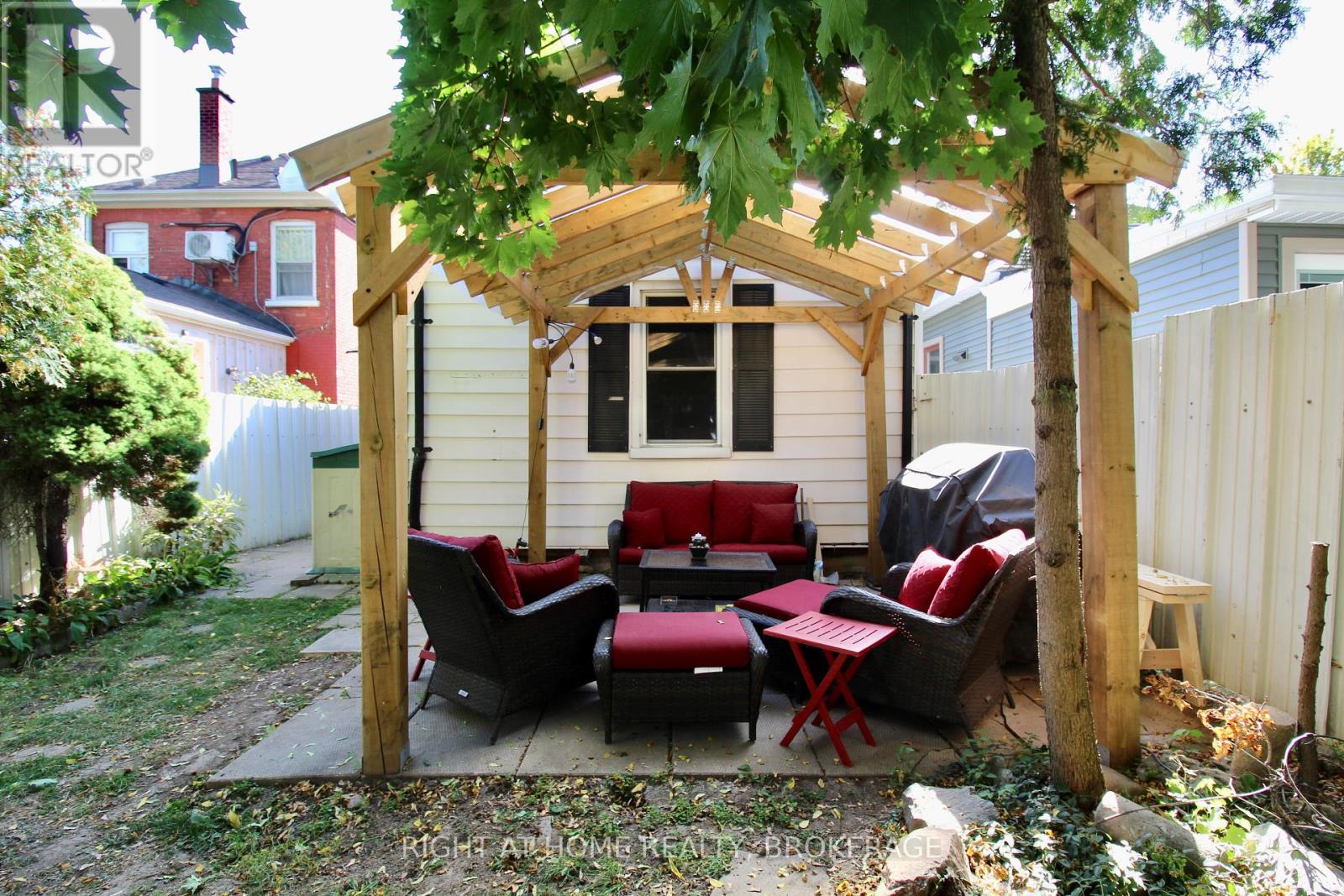 94 Canada Street, Hamilton, Ontario  L8P 1P3 - Photo 17 - X12416889