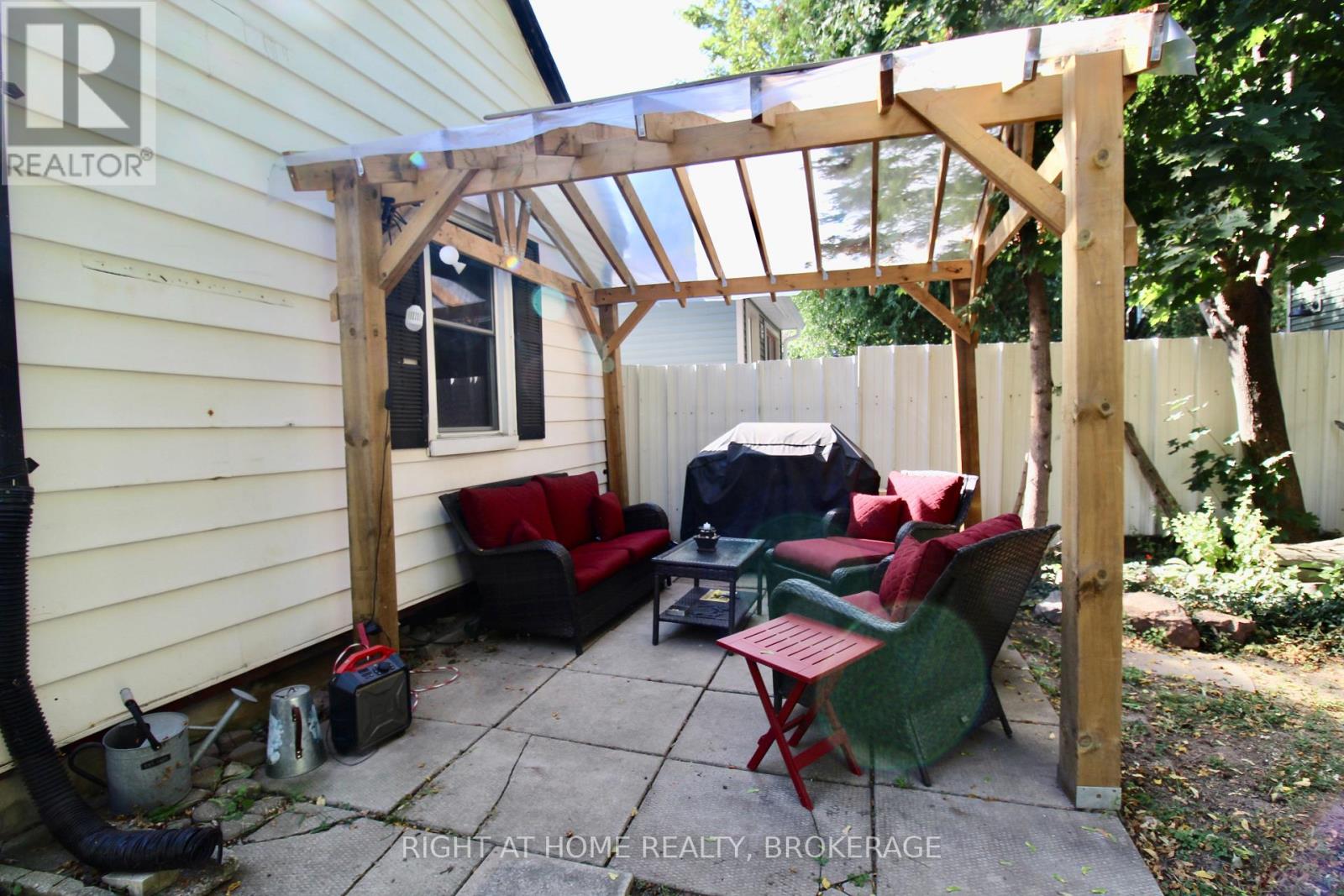 94 Canada Street, Hamilton, Ontario  L8P 1P3 - Photo 19 - X12416889