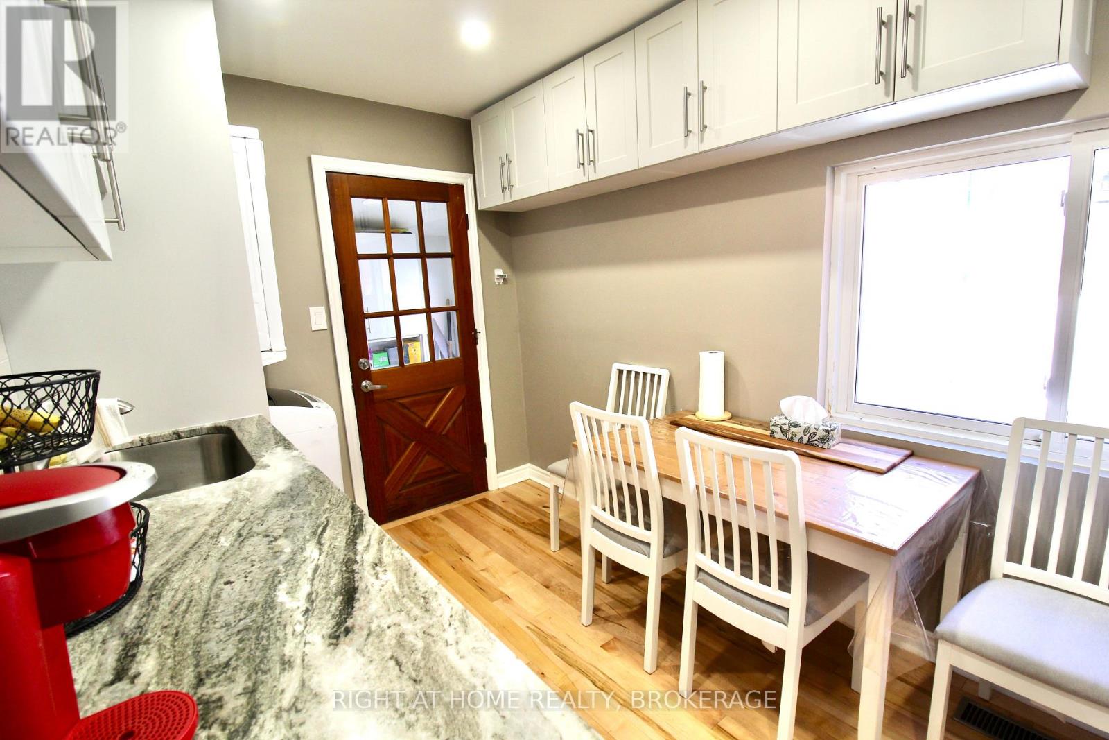 94 Canada Street, Hamilton, Ontario  L8P 1P3 - Photo 4 - X12416889