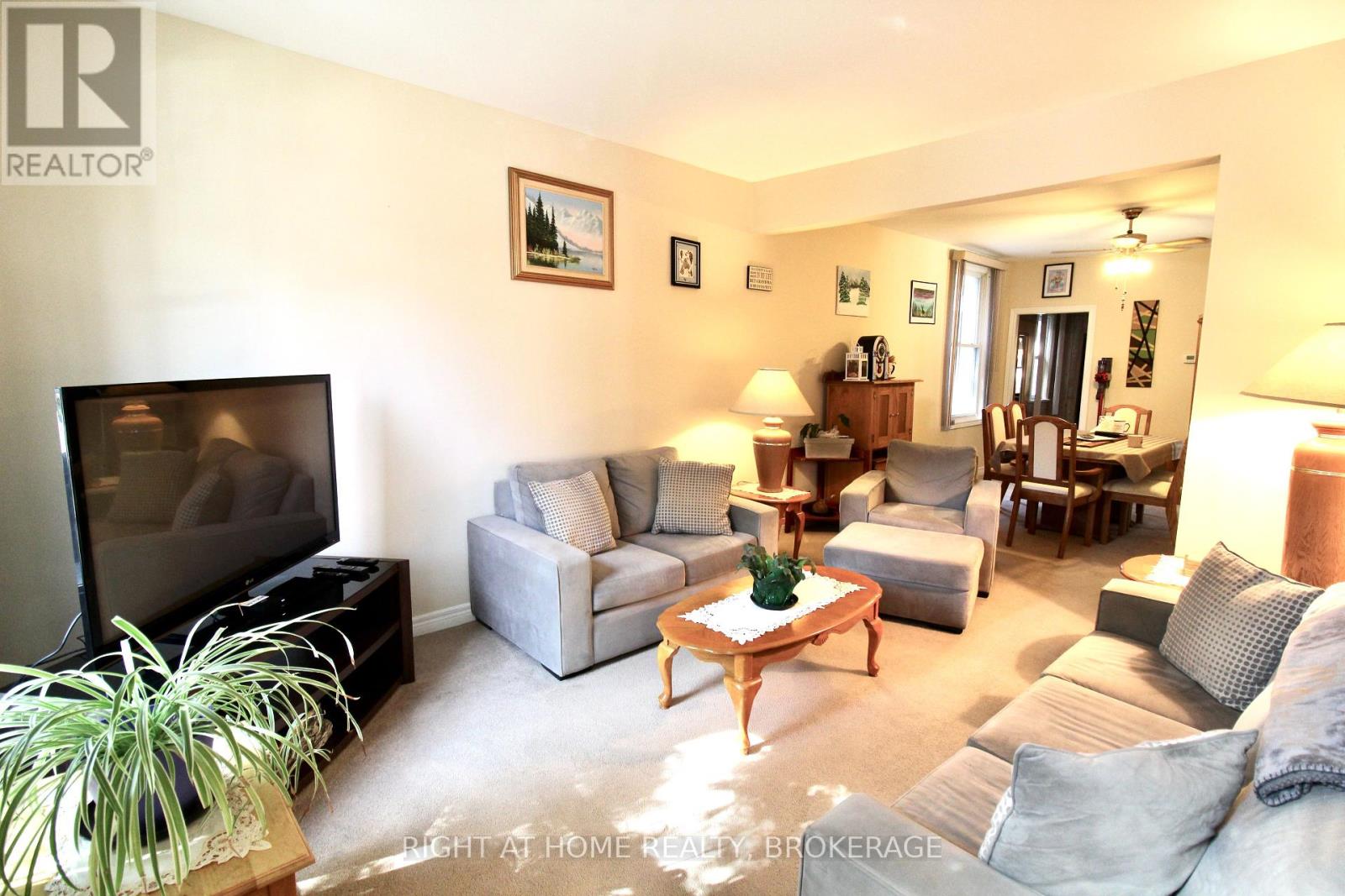 94 Canada Street, Hamilton, Ontario  L8P 1P3 - Photo 6 - X12416889