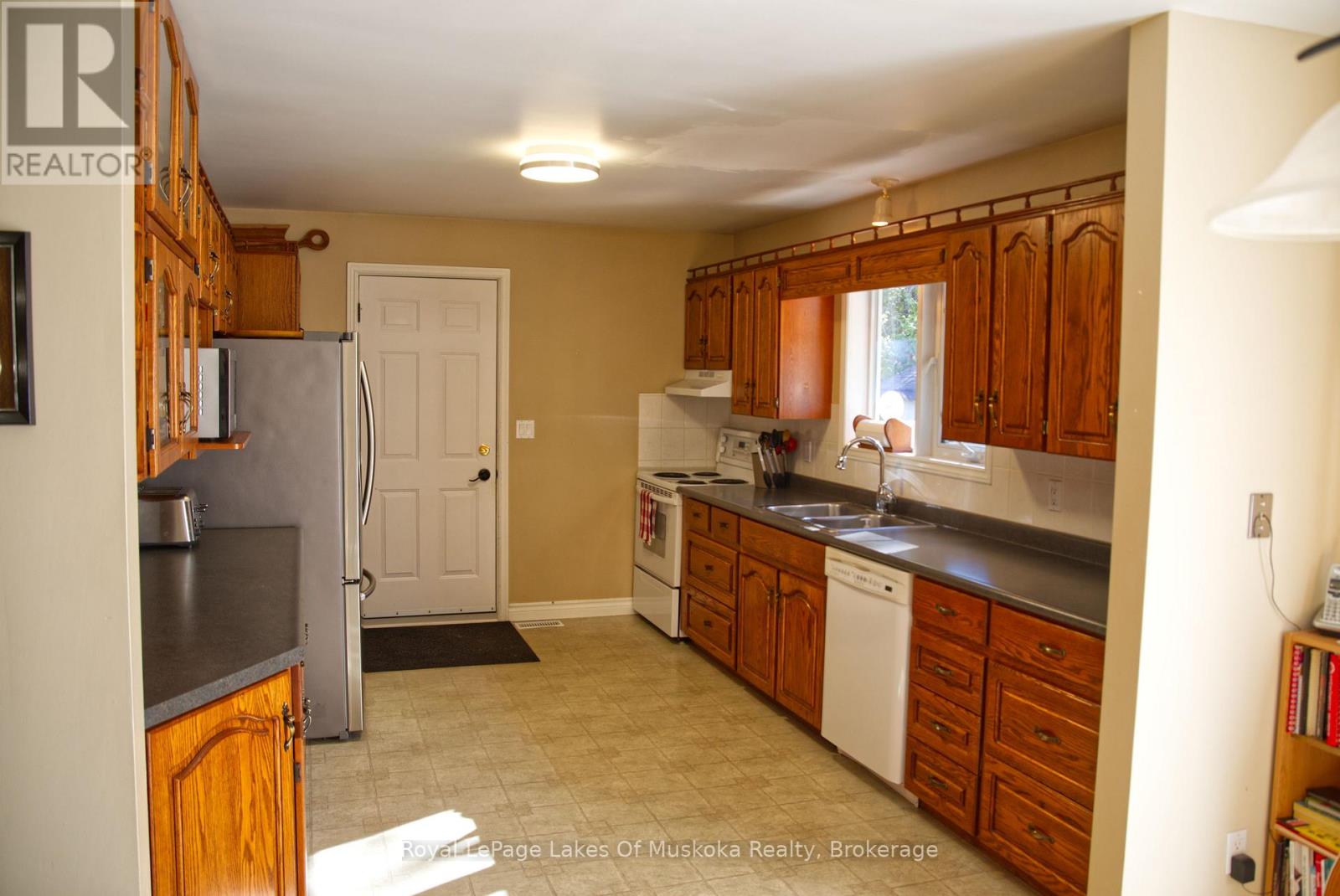 25 Cedar Court, South River, Ontario  P0A 1X0 - Photo 7 - X12415935