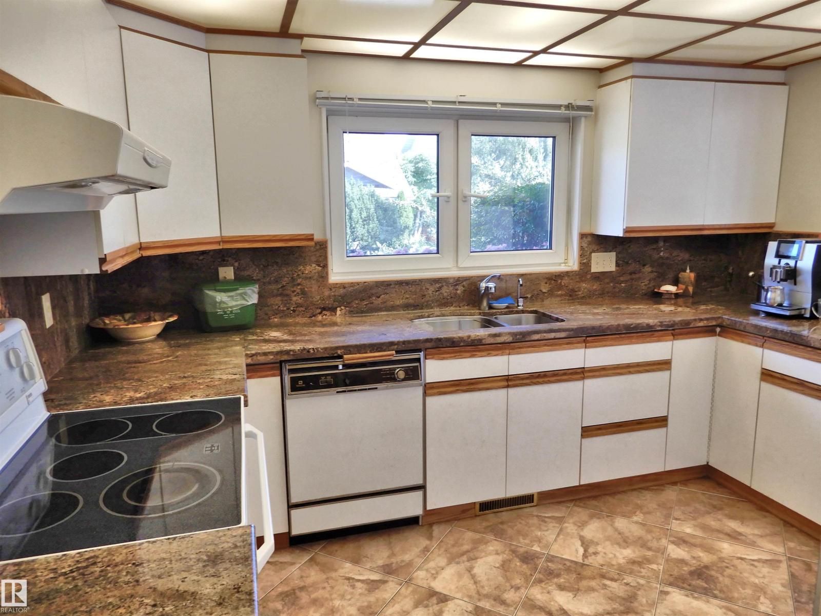 131 Walsh Cr Nw, Edmonton, Alberta  T5T 5L7 - Photo 7 - E4455017