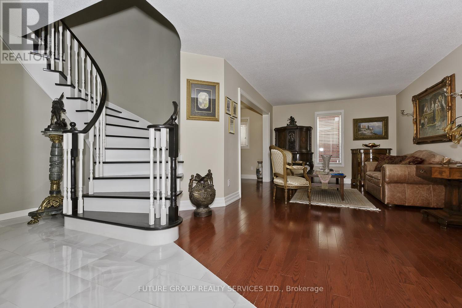 35 Harrop Avenue, Halton Hills, Ontario  L7G 5R4 - Photo 5 - W12415172