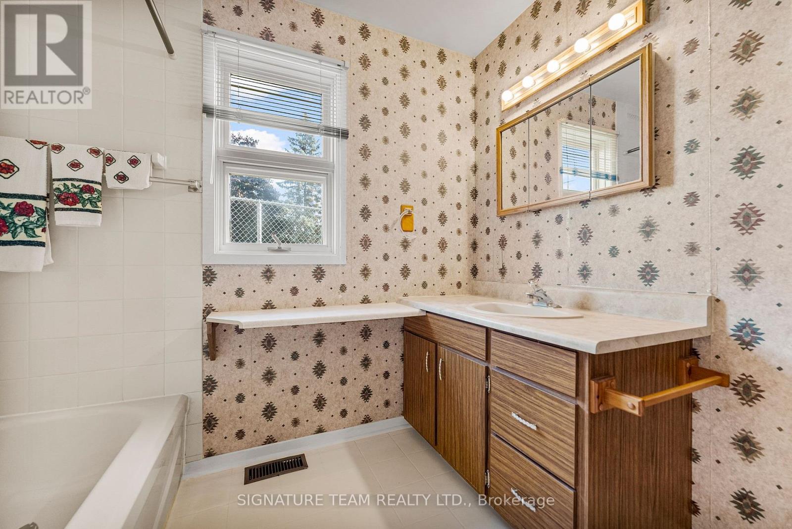 2157 Westmeath Road, Whitewater Region, Ontario  K0J 2L0 - Photo 18 - X12416912