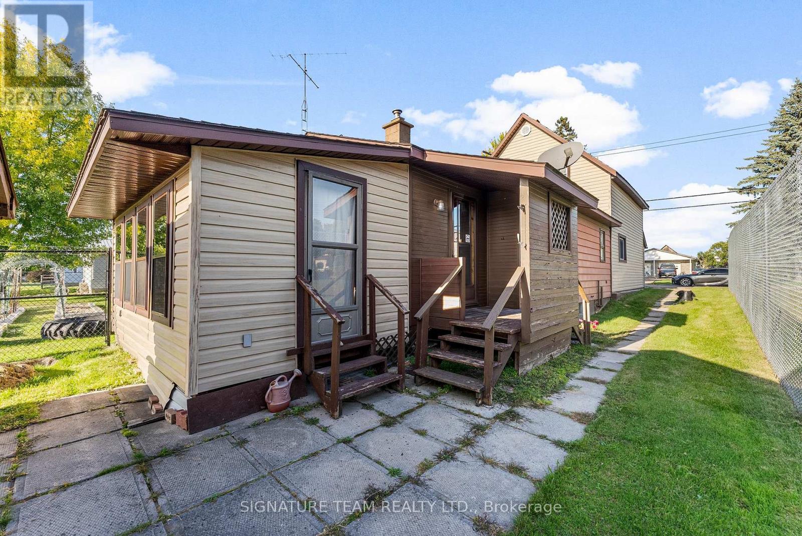 2157 Westmeath Road, Whitewater Region, Ontario  K0J 2L0 - Photo 2 - X12416912