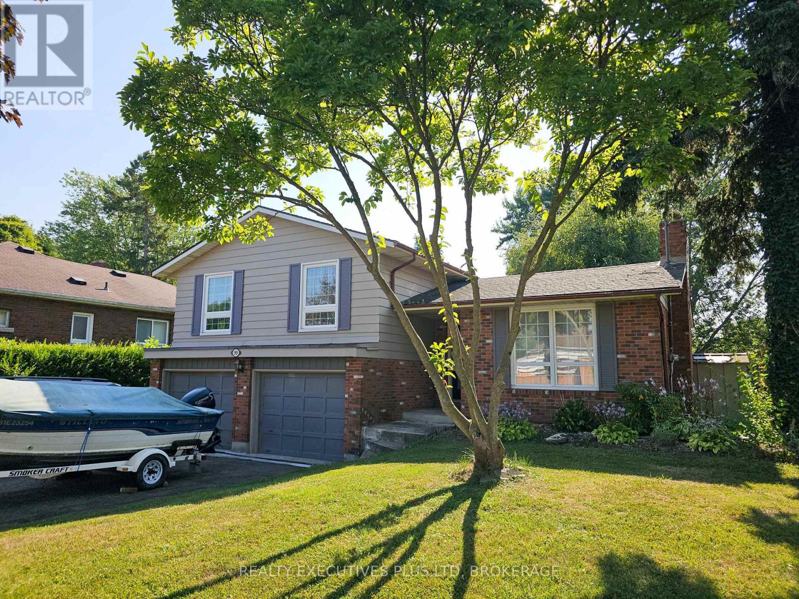 99 Carlton Avenue, Welland, Ontario  L3C 1R2 - Photo 1 - X12416915