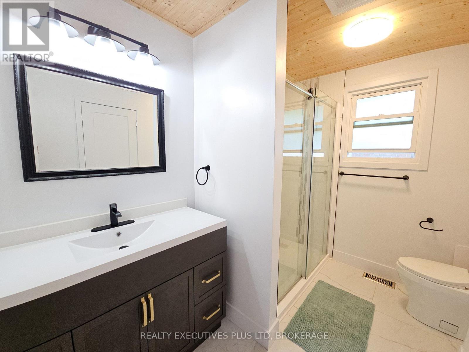 99 Carlton Avenue, Welland, Ontario  L3C 1R2 - Photo 14 - X12416915