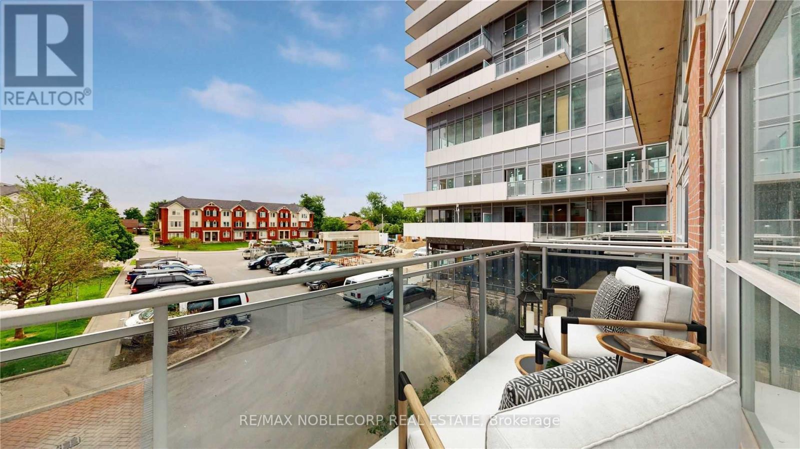 212 - 215 Queen Street, Brampton, Ontario  L6W 0A9 - Photo 11 - W12414502