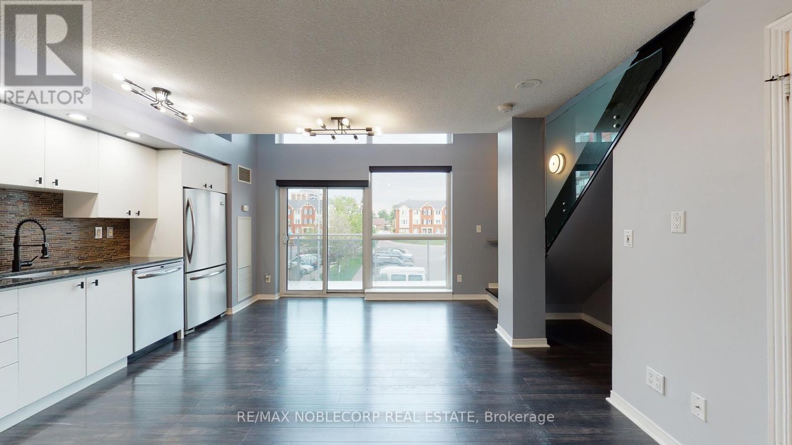 212 - 215 Queen Street, Brampton, Ontario  L6W 0A9 - Photo 5 - W12414502