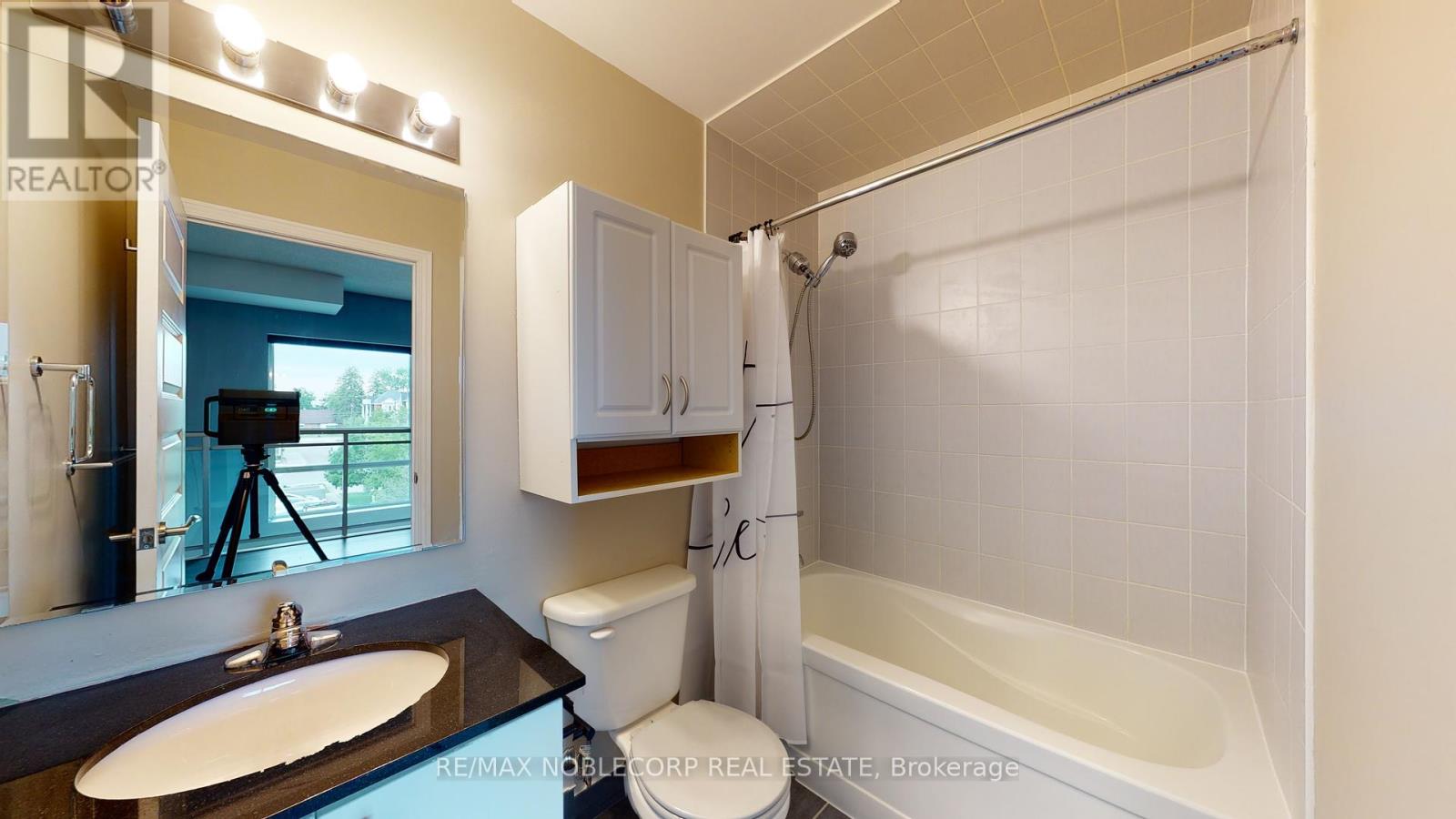 212 - 215 Queen Street, Brampton, Ontario  L6W 0A9 - Photo 8 - W12414502