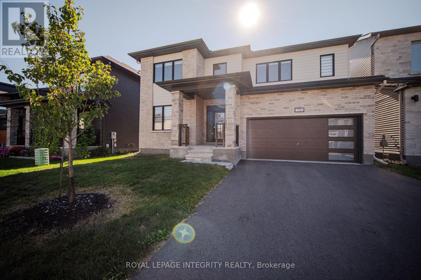 709 Fenwick Way, Ottawa, Ontario  K2J 7E2 - Photo 2 - X12394598