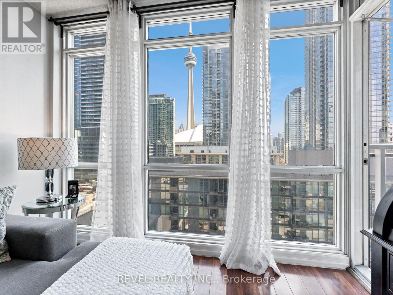1208 - 15 Fort York Boulevard E, Toronto, Ontario  M5V 3Y4 - Photo 2 - C12416890
