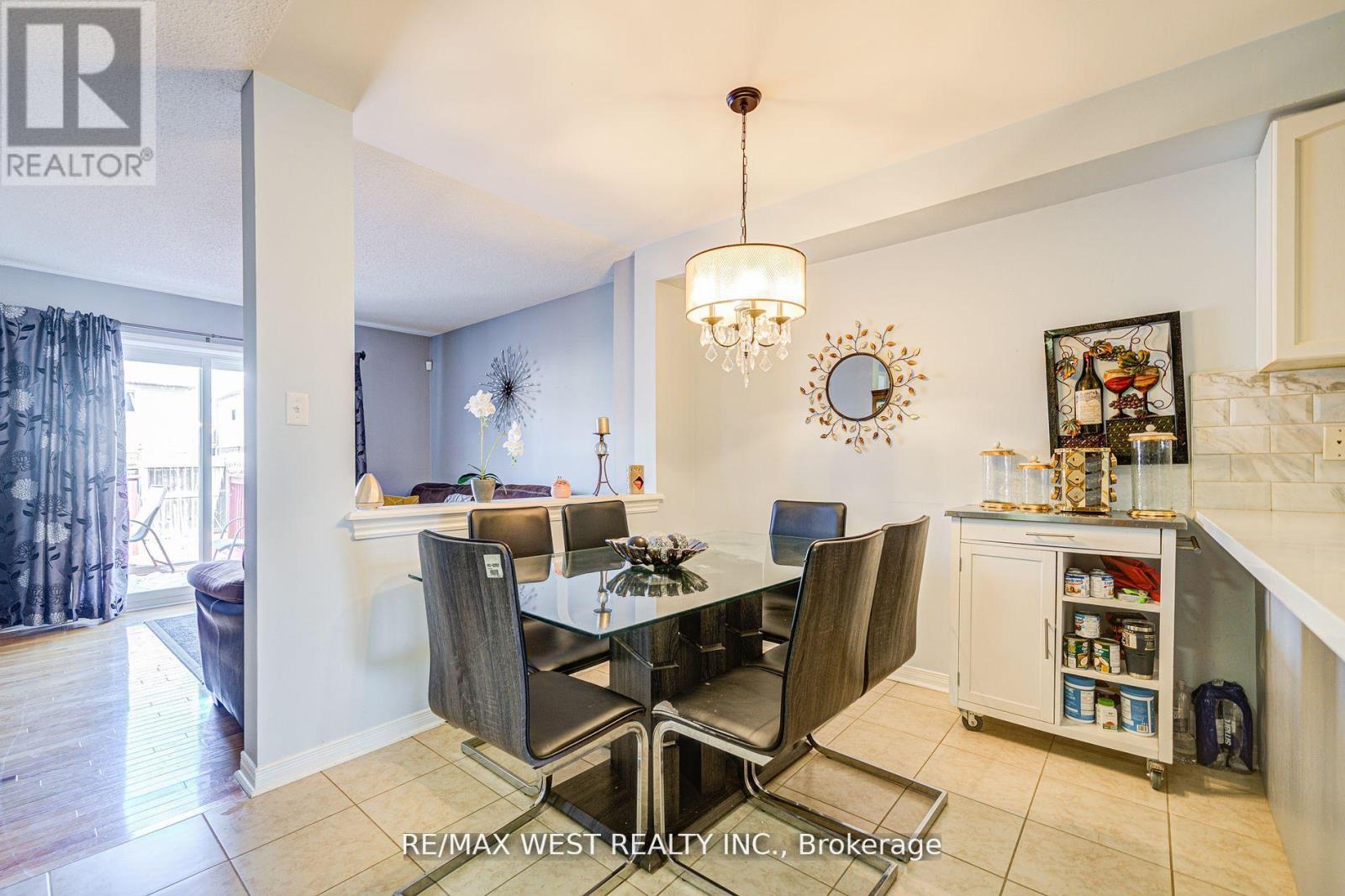 14 Lancaster Court, Barrie, Ontario  L4M 0G1 - Photo 11 - S12416899