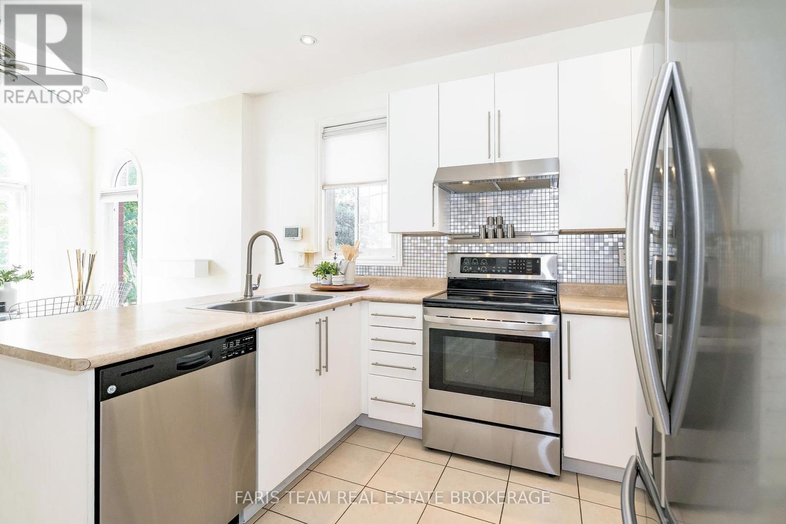 103 41st Street S, Wasaga Beach, Ontario  L9Z 3B6 - Photo 6 - S12416925