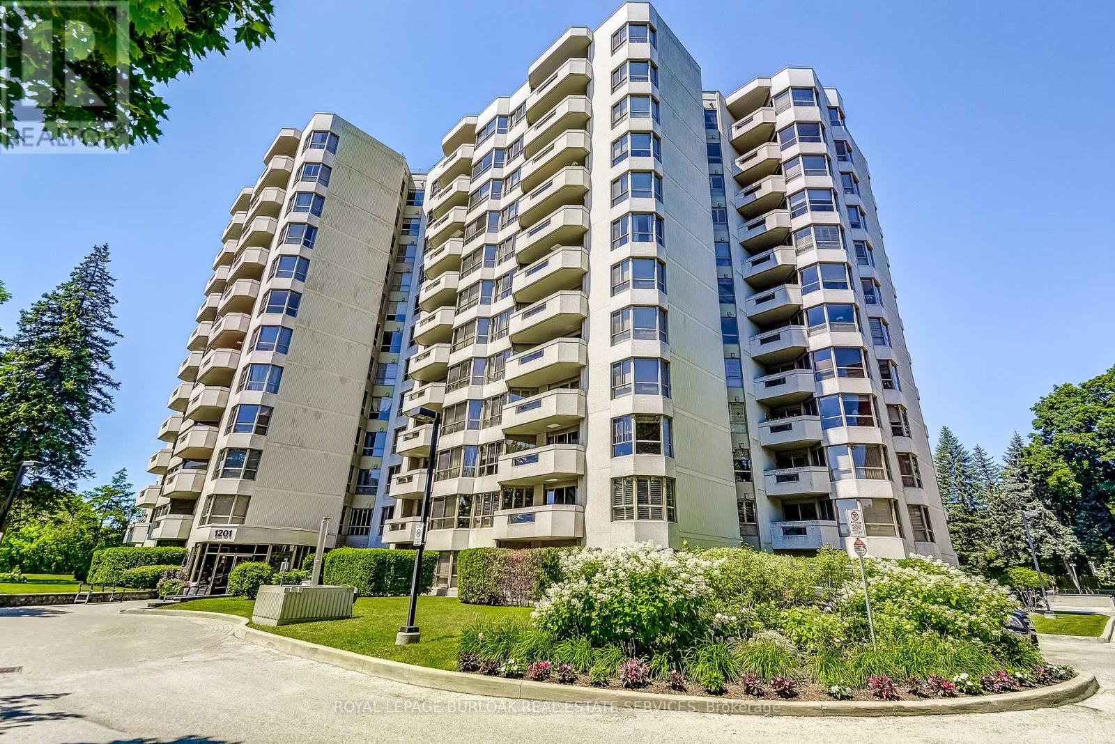 809 - 1201 North Shore Boulevard E, Burlington, Ontario  L7S 1Z5 - Photo 1 - W12416923