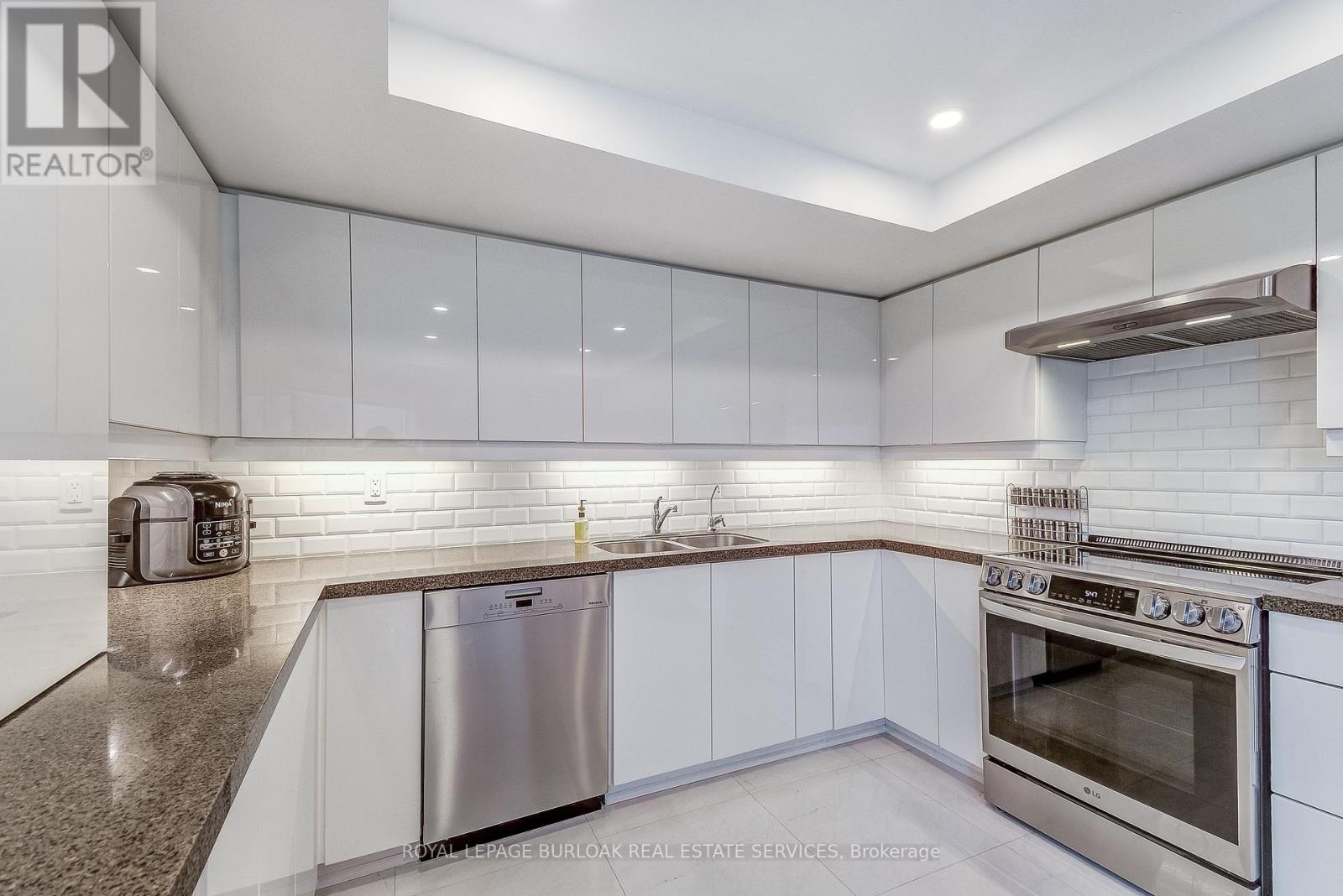 809 - 1201 North Shore Boulevard E, Burlington, Ontario  L7S 1Z5 - Photo 17 - W12416923