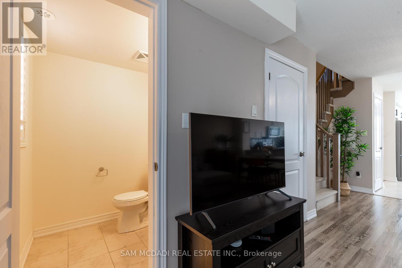 156 Watson Parkway N, Guelph, Ontario  N1E 0P6 - Photo 17 - X12416926