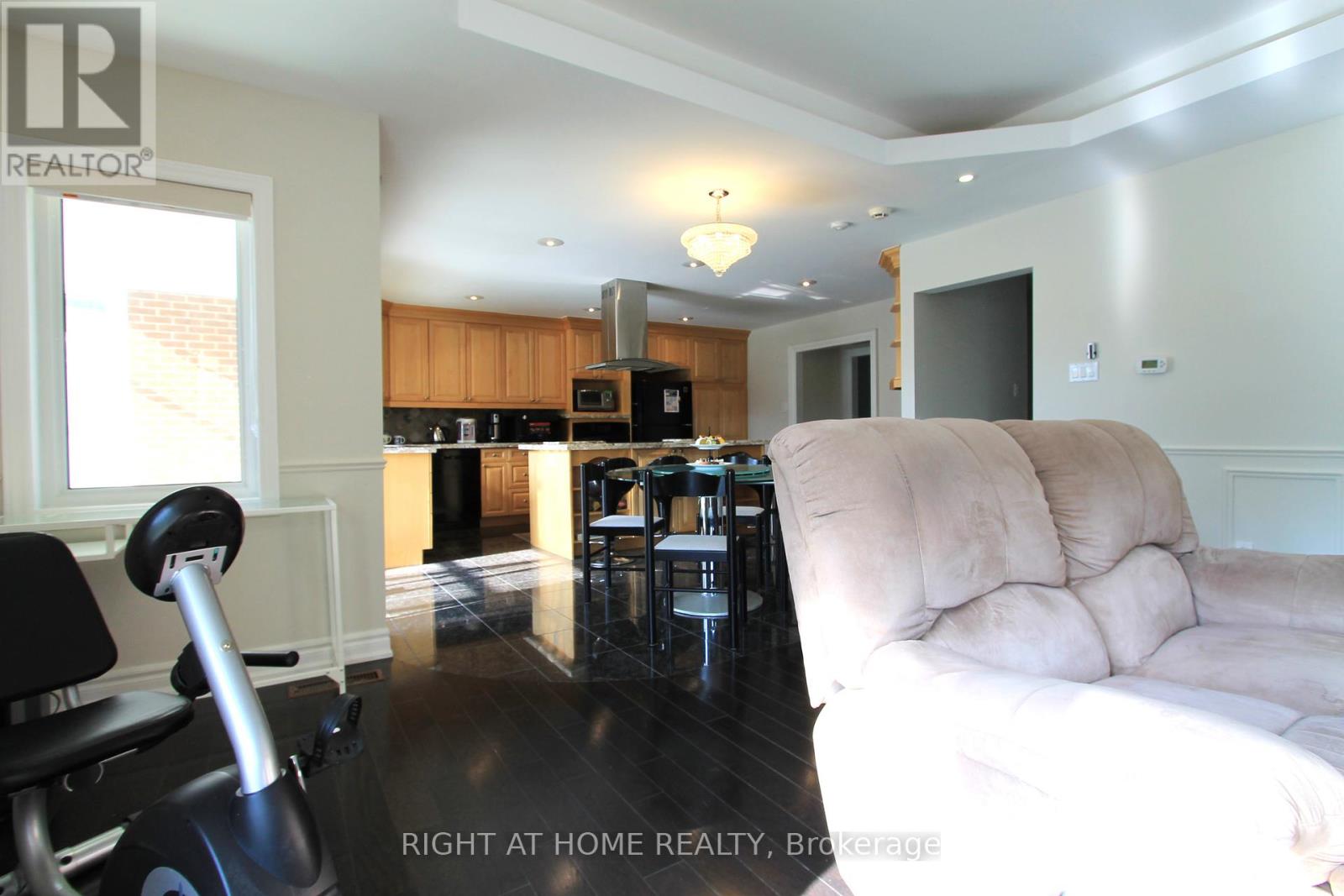 18 Mccowan Lane, Whitchurch-Stouffville, Ontario  L4A 4C1 - Photo 13 - N12414130