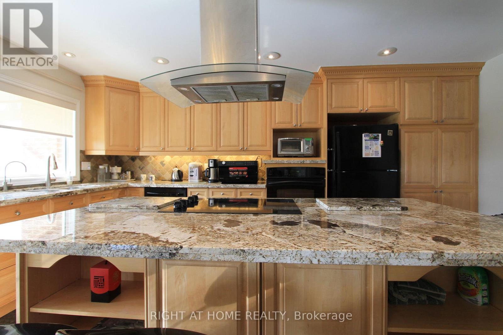 18 Mccowan Lane, Whitchurch-Stouffville, Ontario  L4A 4C1 - Photo 15 - N12414130