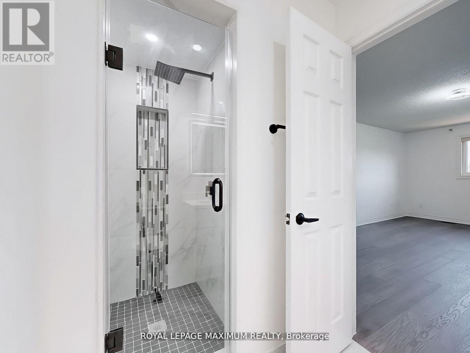22 A Waltham Crescent, Richmond Hill, Ontario  L4B 1Z2 - Photo 31 - N12416948