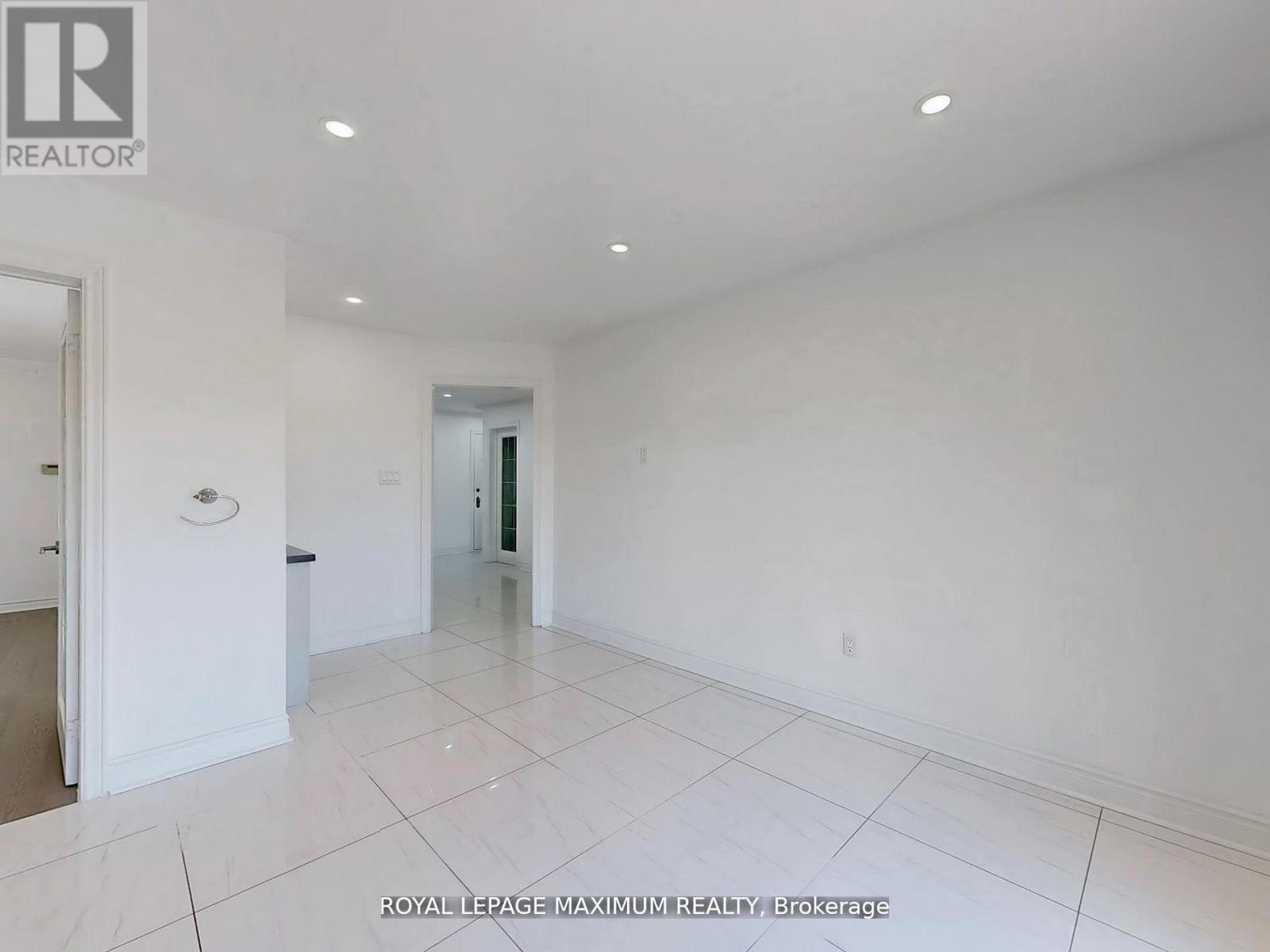 22 A Waltham Crescent, Richmond Hill, Ontario  L4B 1Z2 - Photo 34 - N12416948