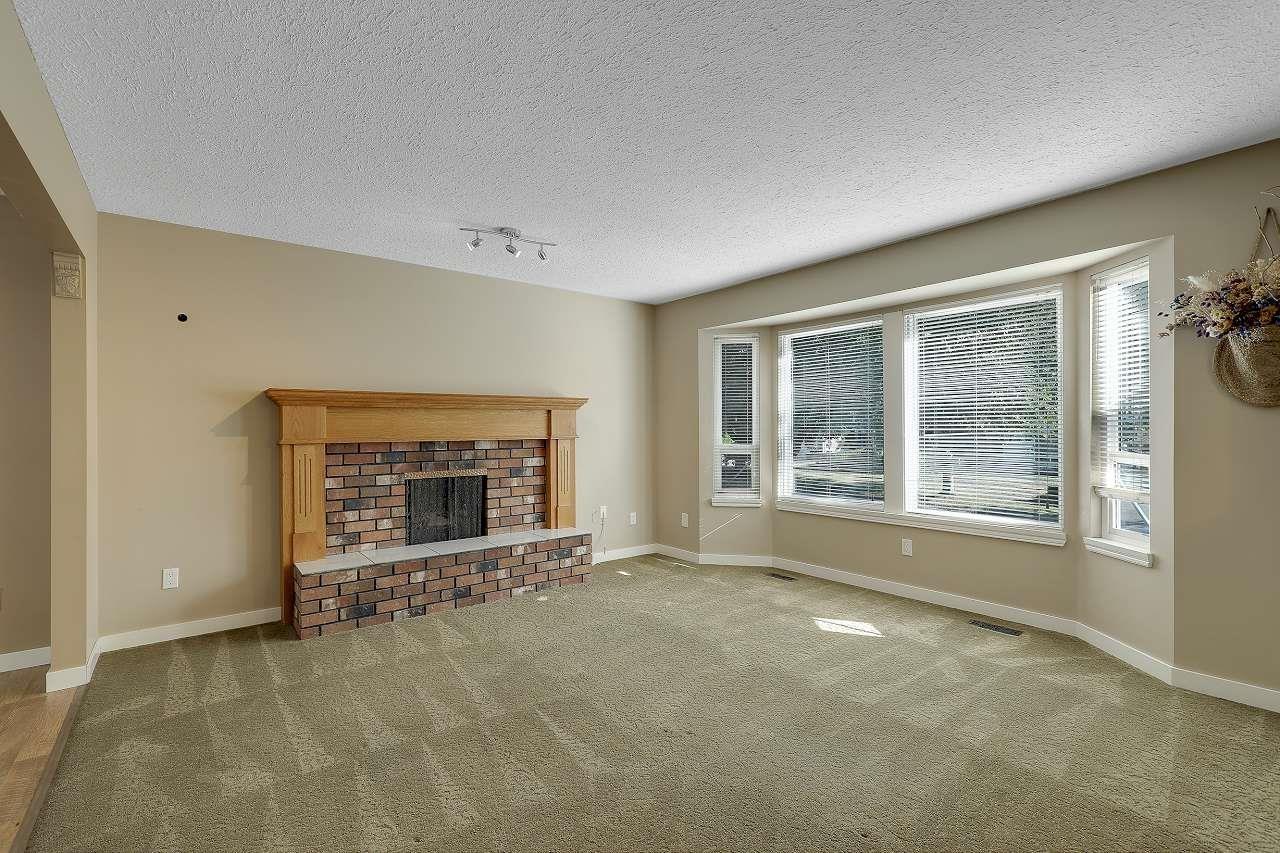 18233 60a Avenue, Surrey, British Columbia  V3S 5R6 - Photo 3 - R3048328