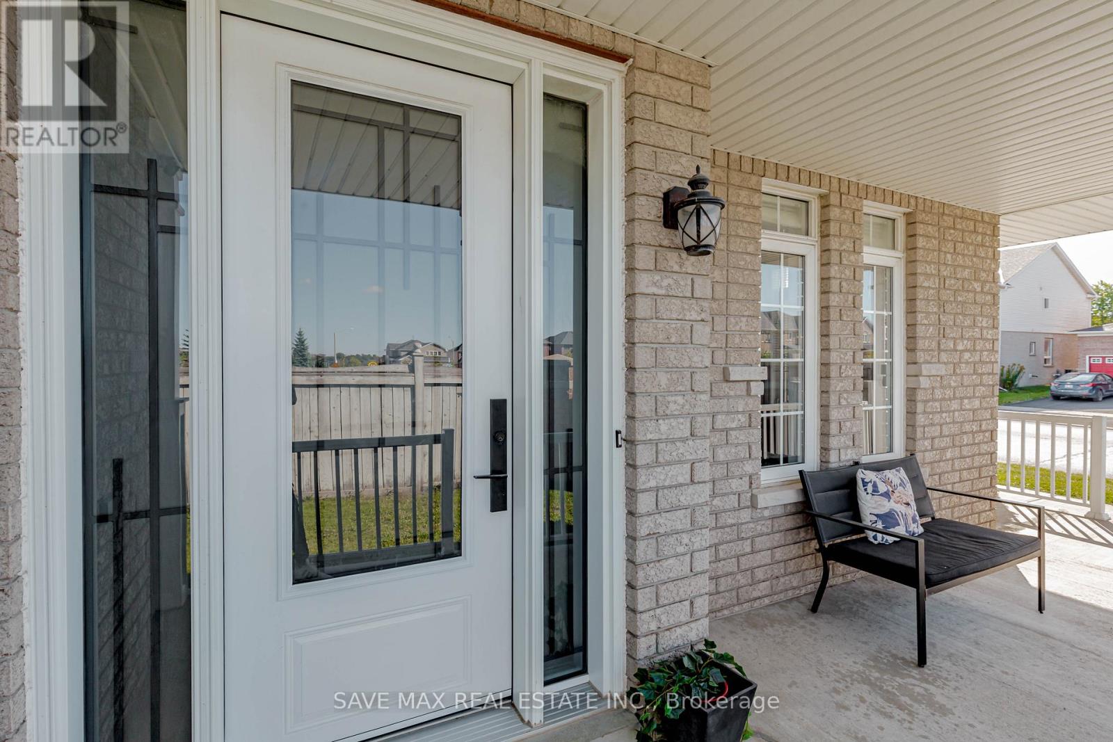 135 Prince William Way, Barrie, Ontario  L4M 7H6 - Photo 4 - S12416936