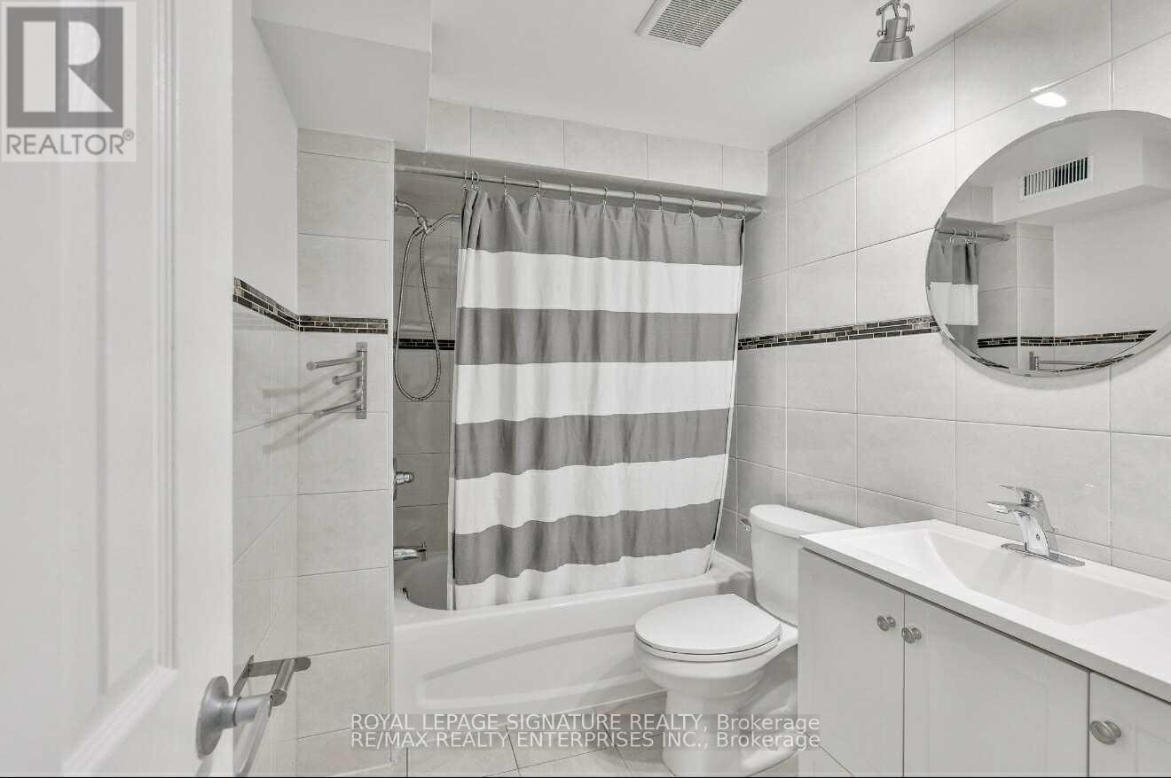 4050 Dunmow Crescent, Mississauga, Ontario  L4Z 1C9 - Photo 3 - W12416932