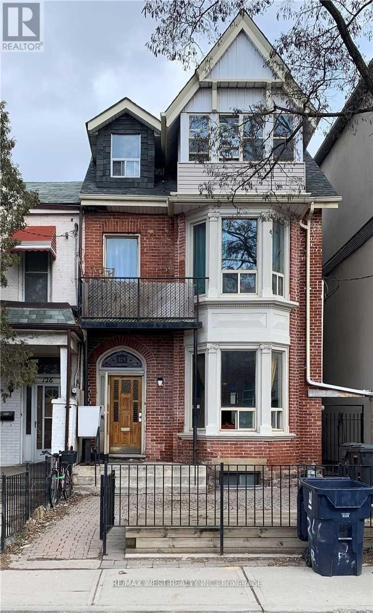 124 BALDWIN STREET, Toronto, Ontario