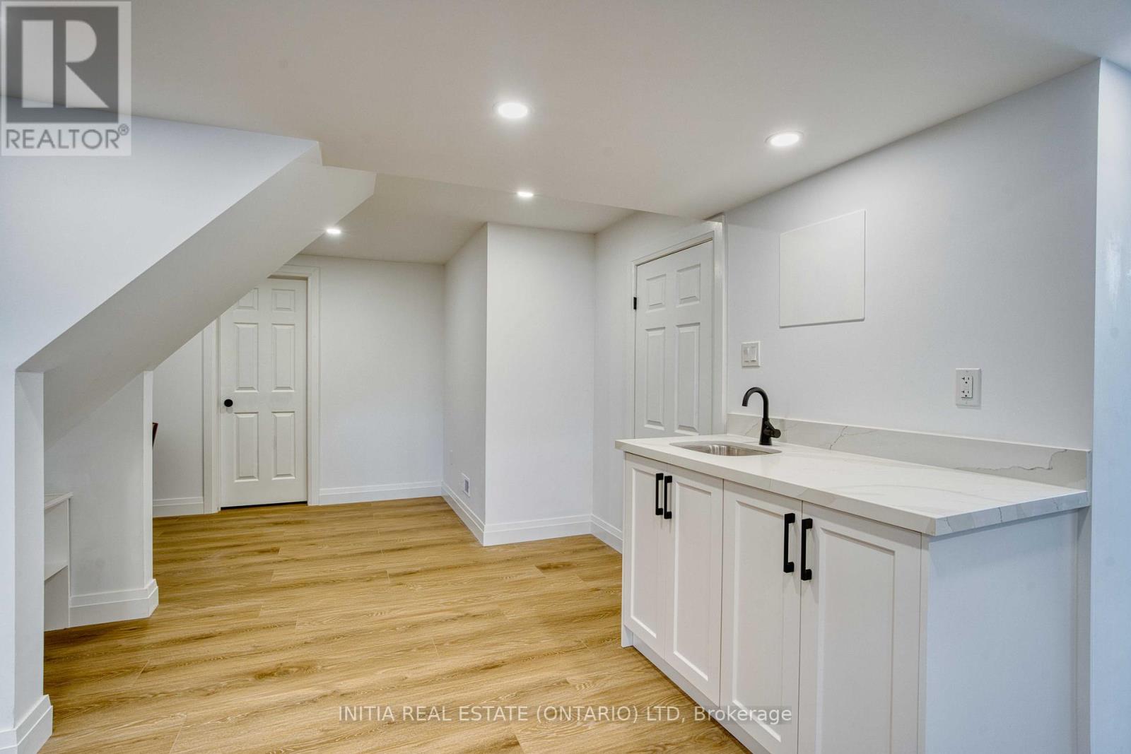 2021 Lumb Court, London North, Ontario  N6G 5J4 - Photo 37 - X12417020