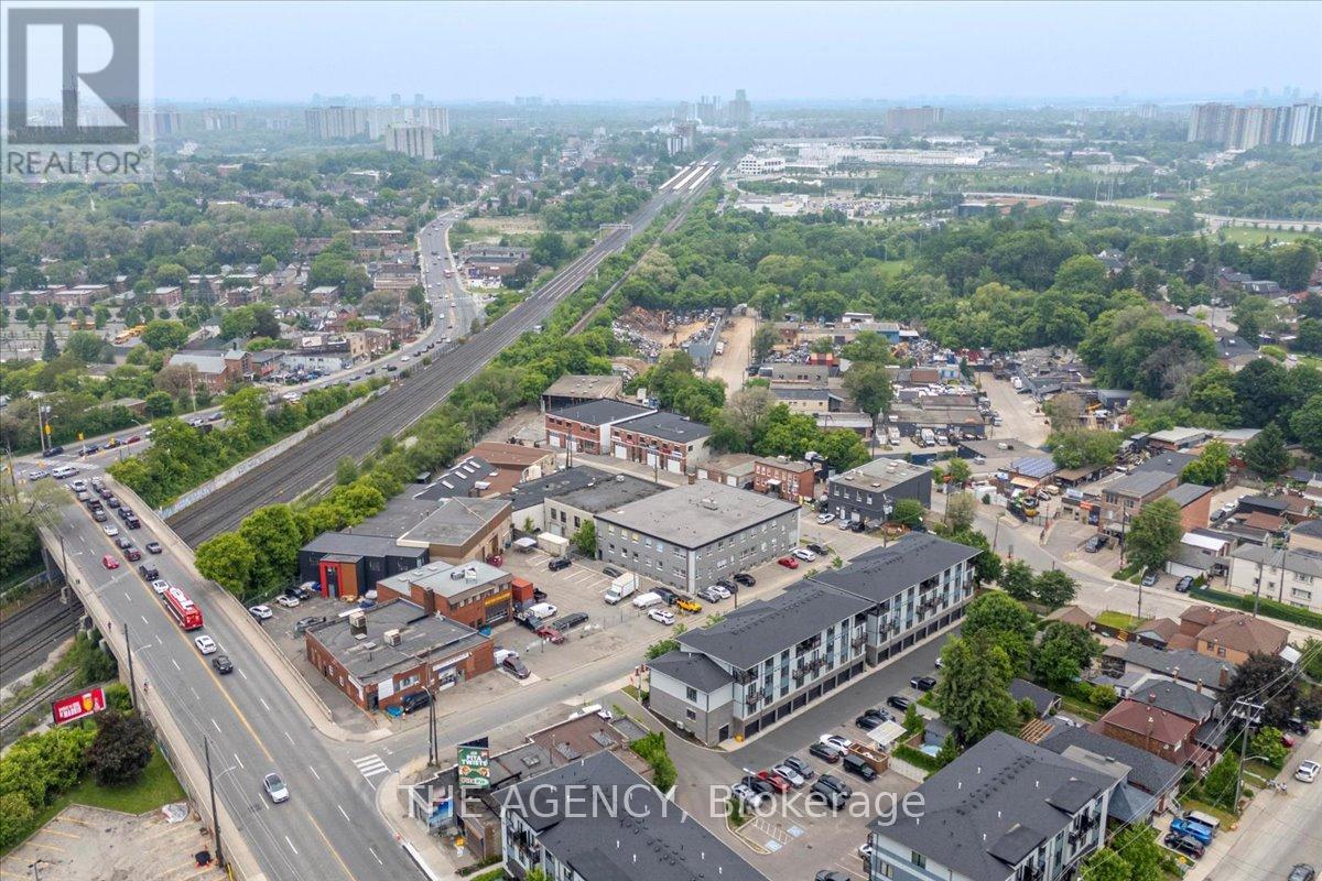 7 Forbes Avenue, Toronto, Ontario  M6M 0B5 - Photo 35 - W12416975