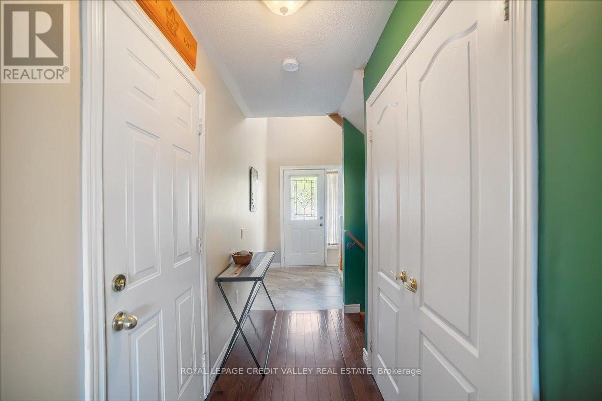 210 Marilyn Street, Shelburne, Ontario  L9V 3C7 - Photo 7 - X12416999