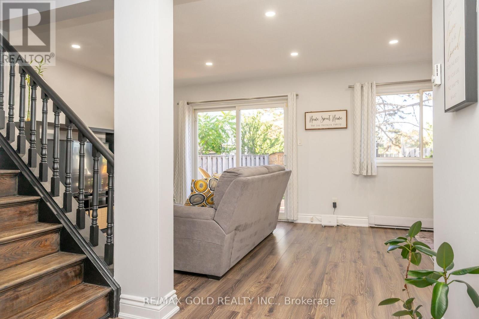 18 Juliette Square, Brampton, Ontario  L6S 2M6 - Photo 10 - W12416971