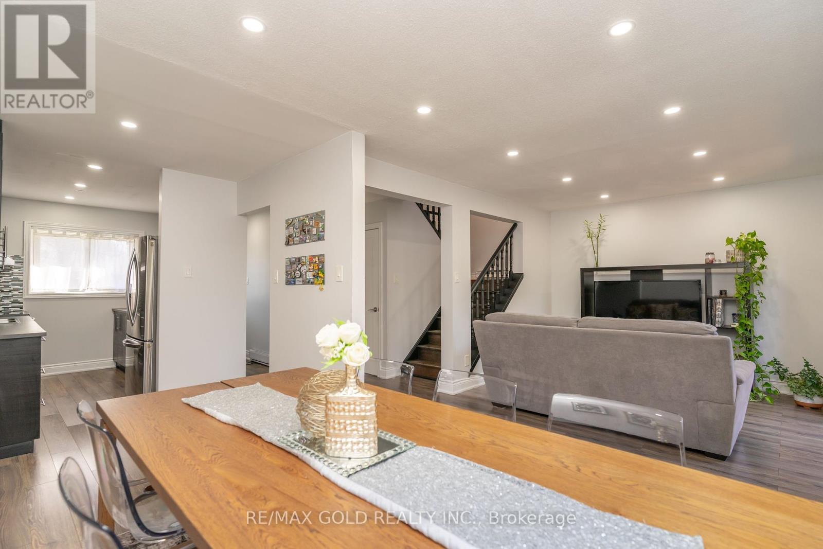 18 Juliette Square, Brampton, Ontario  L6S 2M6 - Photo 15 - W12416971