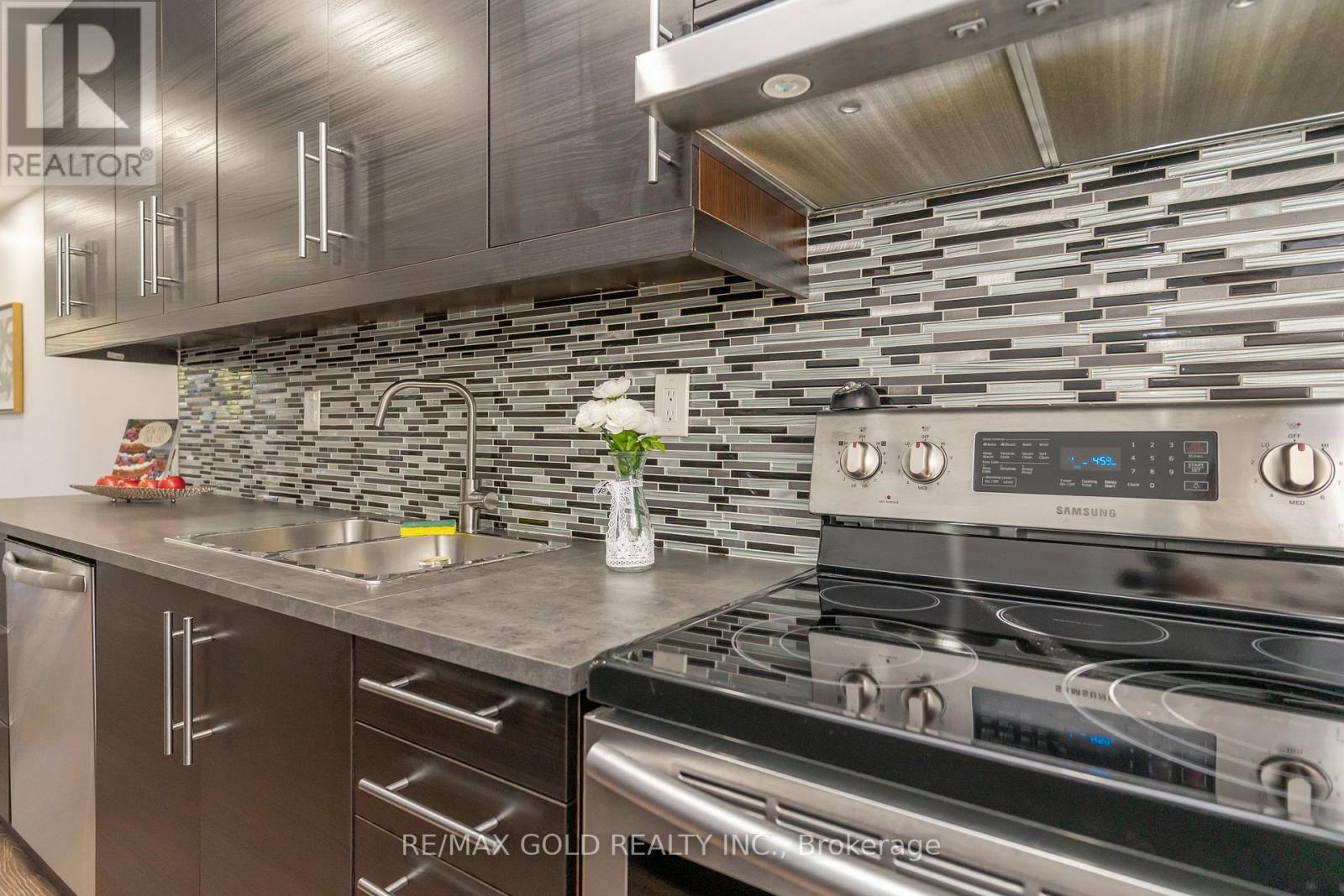 18 Juliette Square, Brampton, Ontario  L6S 2M6 - Photo 20 - W12416971