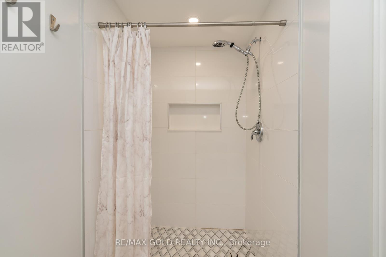 18 Juliette Square, Brampton, Ontario  L6S 2M6 - Photo 36 - W12416971